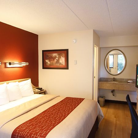 Red Roof Inn Huntington Barboursville Exterior photo