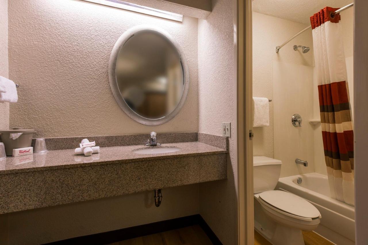 Red Roof Inn Huntington Barboursville Exterior photo