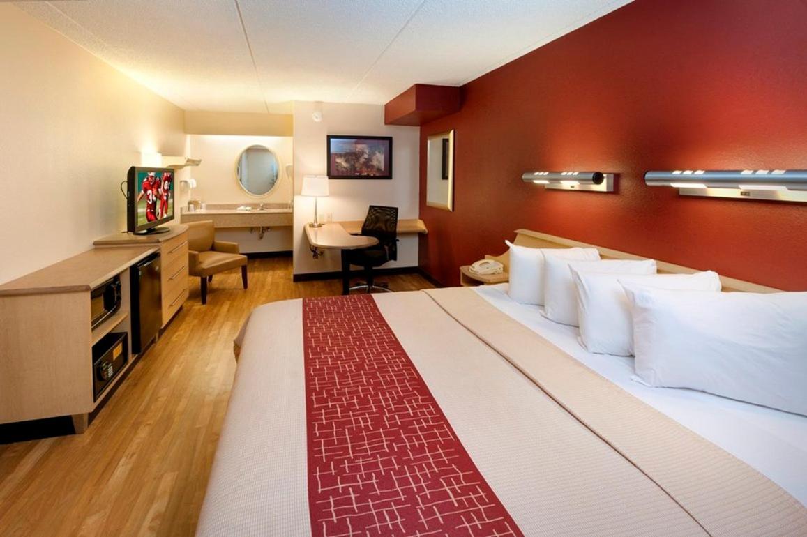 Red Roof Inn Huntington Barboursville Exterior photo