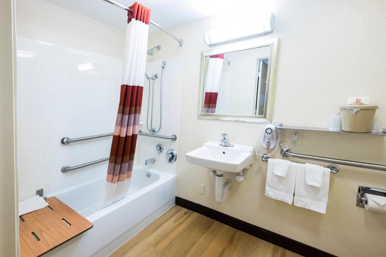 Red Roof Inn Huntington Barboursville Exterior photo