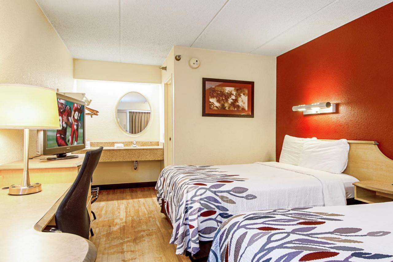 Red Roof Inn Huntington Barboursville Exterior photo